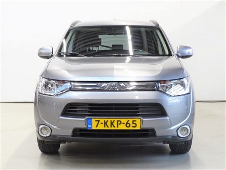 Mitsubishi Outlander - 2.0 Intense | Trekhaak | Cruise | Climate Control | Navigatie - 1