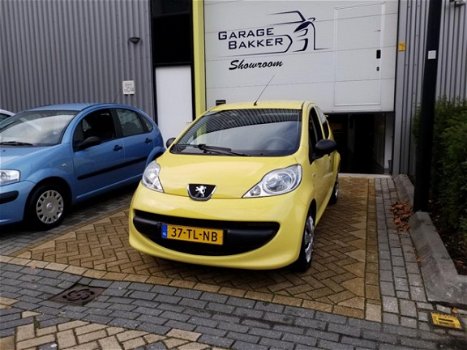 Peugeot 107 - 1.0-12V XR Geel 5 Drs Apk 2021 - 1