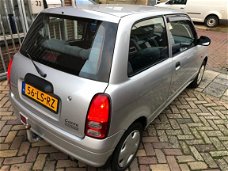 Daihatsu Cuore - 1.0-12V DVVT XTi rook uit uitlaat