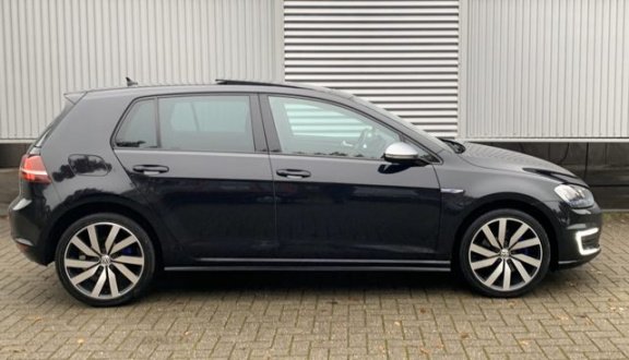 Volkswagen Golf - 1.4 TSI GTE Navigatie/Panoramadak/Camera/LED Lampen/DLR auto EX btw Sportstoelen/K - 1