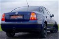 Volkswagen Passat - 1.8 Turbo Arctic | Clima | Cruise | UNIEK - 1 - Thumbnail