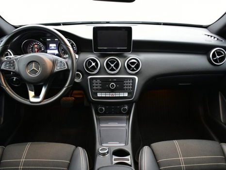 Mercedes-Benz A-klasse - 180 BlueEFFICIENCY Urban VU59015 | Automaat | Navi | LED | Climate | Cruise - 1