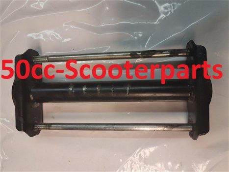 Subframe Peugeot Ludix pro 14 inch 749901 gebruikt - 1