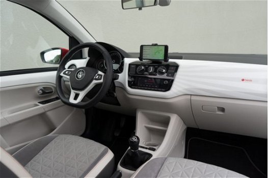Volkswagen Up! - 1.0 Beats / Navigatie/ Cruise Control/ Panoramadak/ 15 Inch Lichtmetalen velgen/ 44 - 1