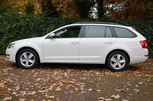 Skoda Octavia Combi - 1.6 TDI Greenline Businessline Navi/Ecc/Cr-Controle/Pdc/Lmv - 1