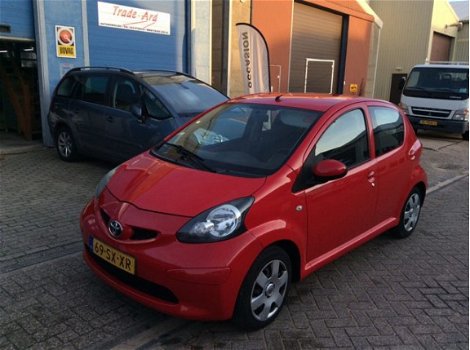 Toyota Aygo - 1.0 12V VVT-I + Automaat 5-deurs 152.608km - 1