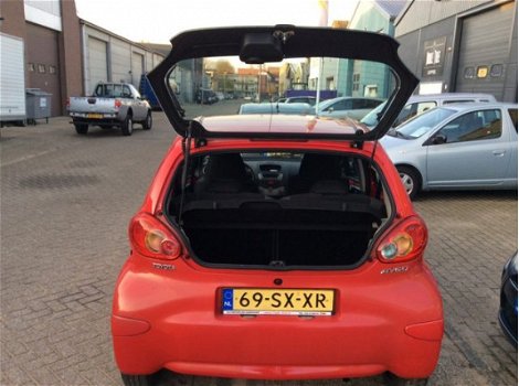 Toyota Aygo - 1.0 12V VVT-I + Automaat 5-deurs 152.608km - 1