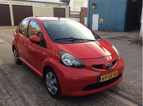 Toyota Aygo - 1.0 12V VVT-I + Automaat 5-deurs 152.608km - 1