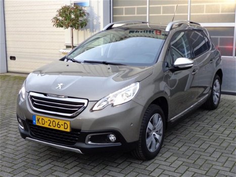 Peugeot 2008 - 1.2 PureTech Allure Navigatie, Panoramadak, PDC, Trekhaak, etc, etc - 1