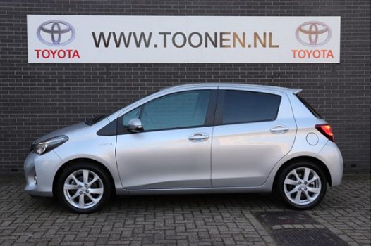 Toyota Yaris - 1.5 Full Hybrid Dynamic Navigatie-Airco-Parkeercamera - 1