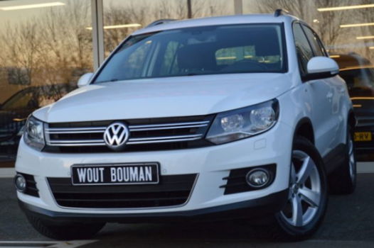 Volkswagen Tiguan - 1.4 TSI Sport&Style Navi Clima Keyless Wegkl.trekh Pdc - 1