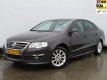 Volkswagen Passat - 1.6 TDI BlueMotion EXCL BPM NAVI / CLIMATE / XENON - 1 - Thumbnail