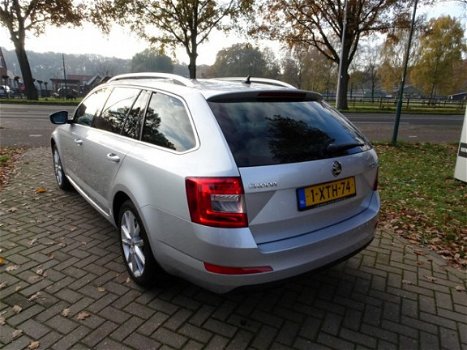 Skoda Octavia Combi - 1.2 TSI Aut. Elegance Businessline Automaat / 90.000 km - 1