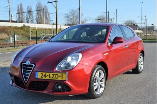 Alfa Romeo Giulietta - 1.4 T Distinctive 120PK / NETTE AUTO / GARANTIE - 1