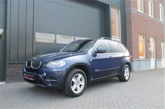 BMW X5 - 3.0d X-Drive High Executive Grijs Kenteken Luchtvering Leder NAVI M-Pakket ETC - 1