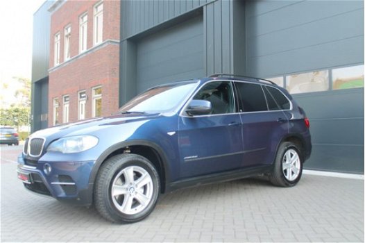 BMW X5 - 3.0d X-Drive High Executive Grijs Kenteken Luchtvering Leder NAVI M-Pakket ETC - 1