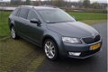 Skoda Octavia Combi - 1.6 TDI Ambition Bnss | Trekh. | PANO - 1 - Thumbnail