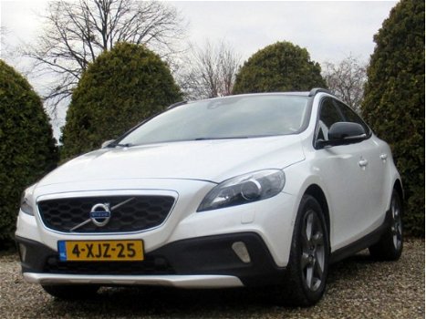 Volvo V40 - 1.6 D2 Summum / Navi / Leder / Xenon - 1