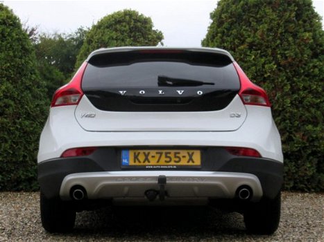 Volvo V40 - 2.0 D3 Momentum / Navi / Camera - 1