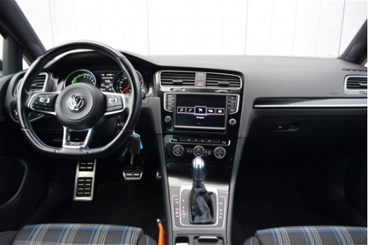 Volkswagen Golf - 1.4 TSi DSG GTE Sportstoelen, LED Koplampen, 18 Inch LMV, Full Map Navi, Excl.BTW - 1