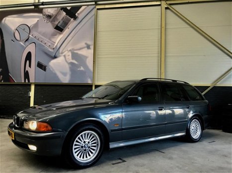 BMW 5-serie Touring - 523i Executive Automaat | Compleet Dealer Onderhouden | - 1