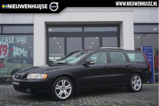 Volvo V70 - 2.4 Edition II Sport FAMILY-LINE XENON LEDER TREKHAAK - 1