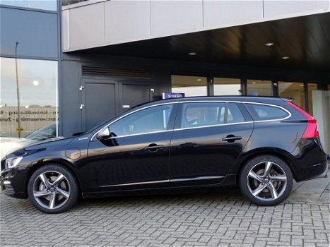 Volvo V60 - D6 Plug-In Hybrid R-Design - 1