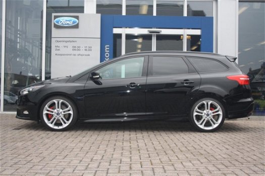 Ford Focus Wagon - 2.0-185PK / ST / Sony / 19Inch / Sync 3 / Na v / Cruise - 1