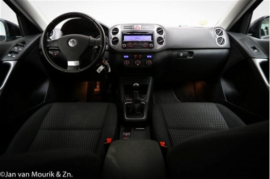 Volkswagen Tiguan - 1.4 TSI Comfort&Design | CLIMA | CRUISE | LICHT- EN REGEN SENSOR | TREKHAAK - 1