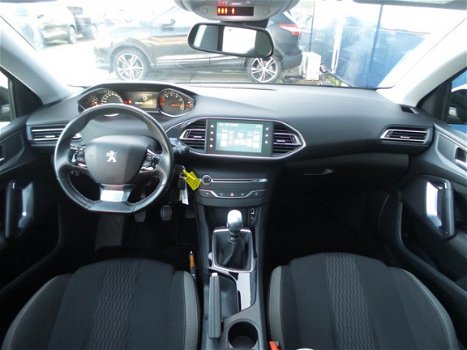 Peugeot 308 SW - 1.2 130pk 6-bak Style met Panorama en Camera en Navigatie - 1