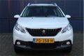 Peugeot 2008 - 1.2 82pk Blue Lion / Navigatie / Cruise Control / Trekhaak - 1 - Thumbnail