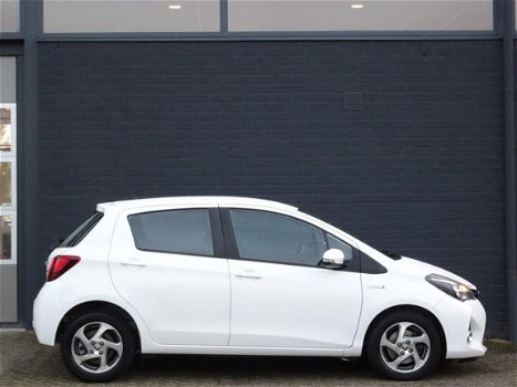 Toyota Yaris - 1.5 Hybrid Lease Automaat/Navi/Camera/Clima/Cruise control/Radio/Bluetooth/LM-velgen - 1