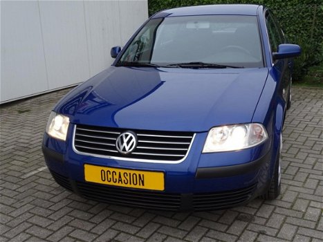 Volkswagen Passat - 1.6 Comfortline - 1