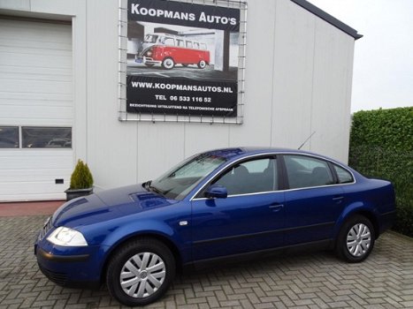 Volkswagen Passat - 1.6 Comfortline - 1