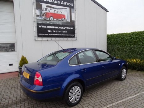 Volkswagen Passat - 1.6 Comfortline - 1