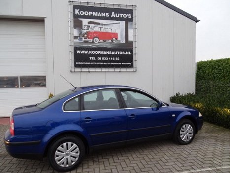 Volkswagen Passat - 1.6 Comfortline - 1