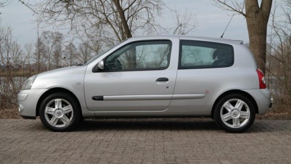 Renault Clio - 1.2-16V Authentique Comfort - 3deurs - Airco - Elek. pakket - 2005 - Inruil mogelijk - 1