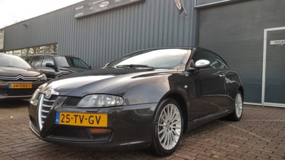 Alfa Romeo GT - 2.0 JTS F1-Automaat, Xenon, Leder.Navi, Bose - 1