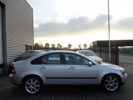 Volvo S40 - 2.4 Elan 5 deurs, AIRCO, CRUISE, mooie auto en technisch 100% - 1