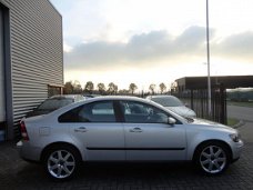 Volvo S40 - 2.4 Elan 5 deurs, AIRCO, CRUISE, mooie auto en technisch 100%