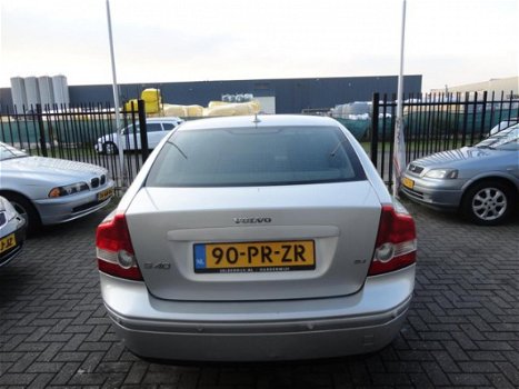 Volvo S40 - 2.4 Elan 5 deurs, AIRCO, CRUISE, mooie auto en technisch 100% - 1