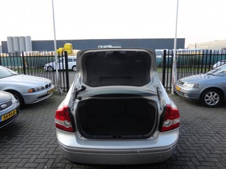 Volvo S40 - 2.4 Elan 5 deurs, AIRCO, CRUISE, mooie auto en technisch 100% - 1