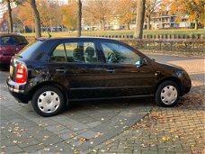 Skoda Fabia - 1.4-16V Nieuwe apk 5deurs parkeer sensoren elekt ramen