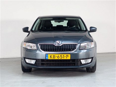 Skoda Octavia - 1.6 TDI Greentech Elegance , Cruise, Clima, Parkeersensoren, Navigatie - 1