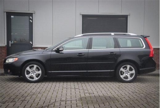 Volvo V70 - 2.0 Summum, Security Line, Leder, Xenon, 1e eigenaar - 1