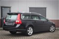 Volvo V70 - 2.0 Summum, Security Line, Leder, Xenon, 1e eigenaar - 1 - Thumbnail