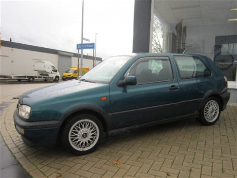 Volkswagen Golf - 2.0-16V GTI - 1