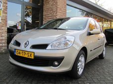 Renault Clio - 1.6-16V Privilège Automaat