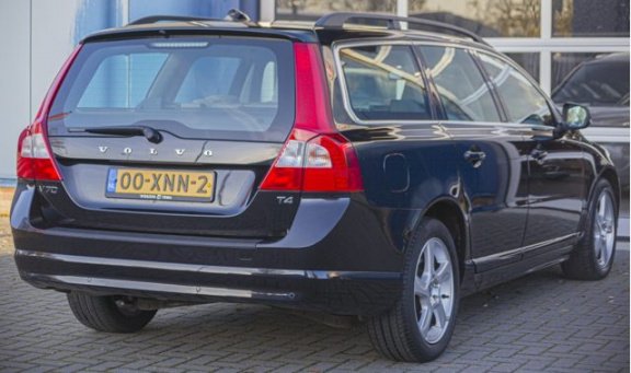 Volvo V70 - 1.6 T4 Momentum - 1