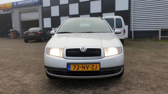 Skoda Fabia Combi - 1.4-16V Choice Zeer nette en perfect rijdende Fabia Airco Electr pakket - 1